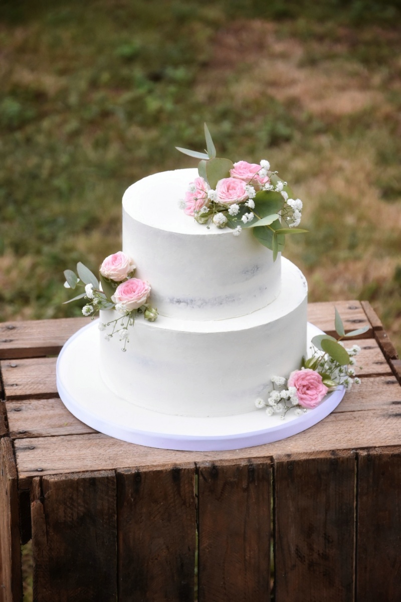 Naked cake fleuri / Wedding cake pour quelles occasions ? - Pâtisse et  Malice