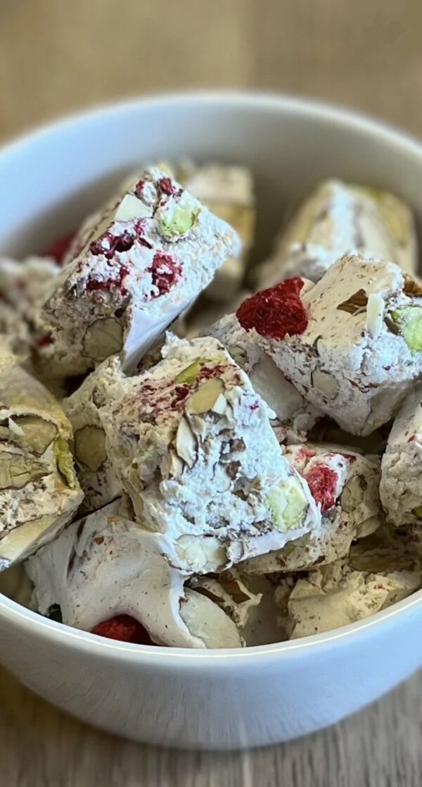 Nougat Tendre Framboises, Pistaches, Macarons et Amandes – Image 2
