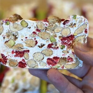 Nougat Tendre Framboises, Pistaches, Macarons et Amandes