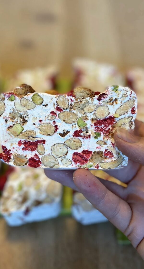 Nougat Tendre Framboises, Pistaches, Macarons et Amandes