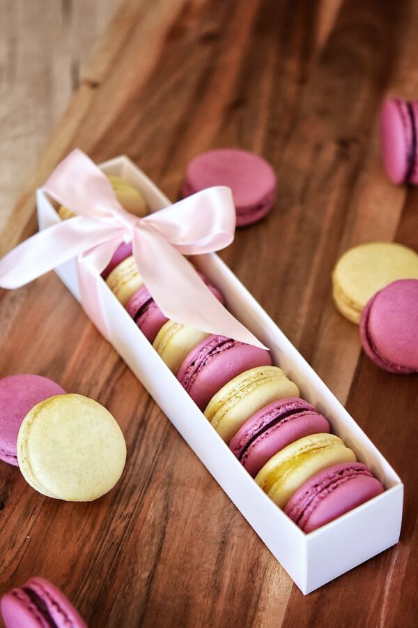 Coffret 10 Macarons - Edition Limitée des Fêtes de fin d'Année - DÉLICATESSE – Image 2
